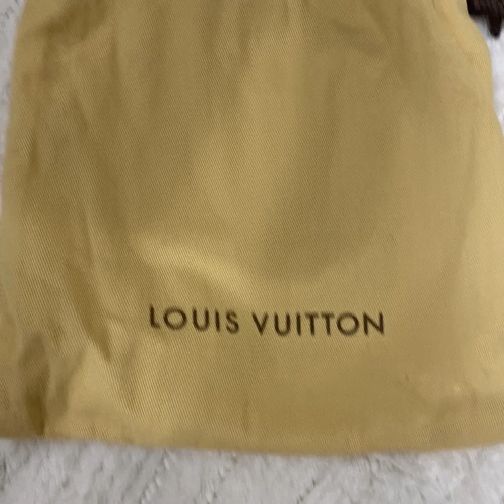 Louis Vuitton red patent belt - Picture 5 of 7